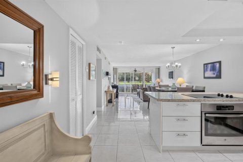 Condo in Pompano Beach, Florida, 2 bedrooms № 2384902 - photo 5