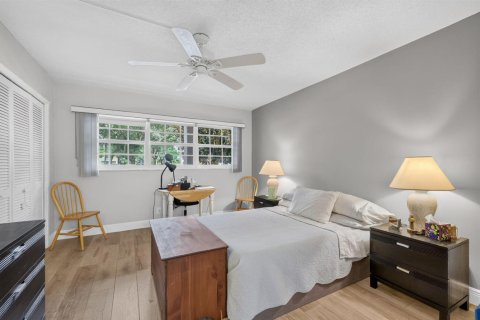 Condo in Pompano Beach, Florida, 2 bedrooms № 2384902 - photo 28
