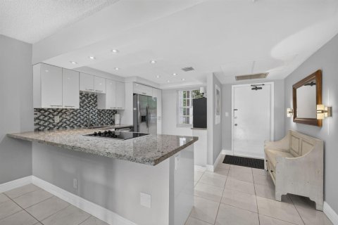 Condo in Pompano Beach, Florida, 2 bedrooms № 2384902 - photo 6