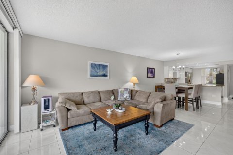Condo in Pompano Beach, Florida, 2 bedrooms № 2384902 - photo 15