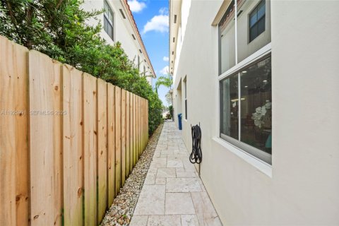 Купить виллу или дом в Дорал, Флорида 4 спальни, 267.37м2, № 2034275 - фото 21