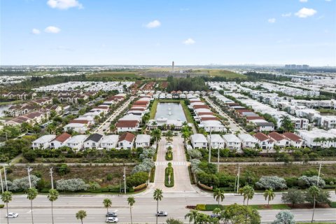 Купить виллу или дом в Дорал, Флорида 4 спальни, 267.37м2, № 2034275 - фото 7