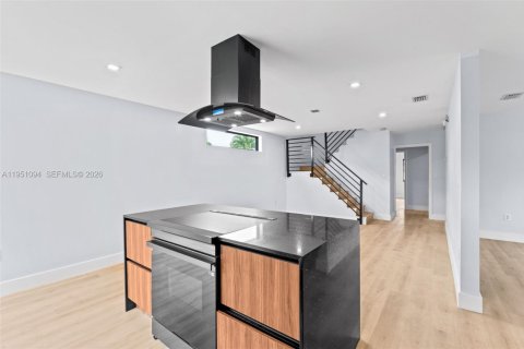 Casa en venta en Hialeah, Florida, 5 dormitorios, 152.17 m2 № 2007667 - foto 11