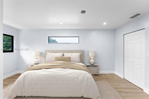 Casa en venta en Hialeah, Florida, 5 dormitorios, 152.17 m2 № 2007667 - foto 16