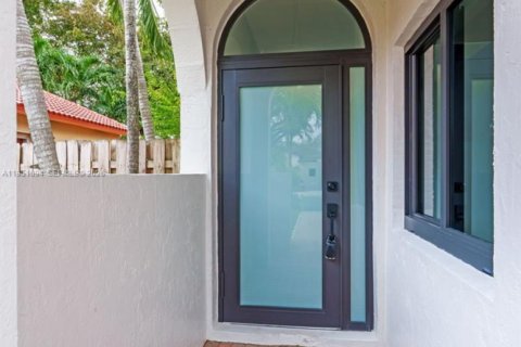 Casa en venta en Hialeah, Florida, 5 dormitorios, 152.17 m2 № 2007667 - foto 4