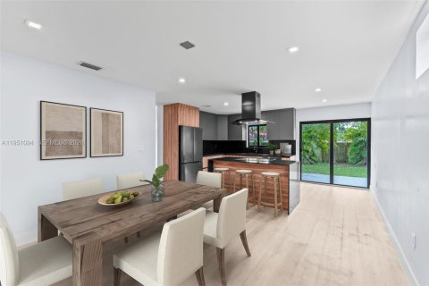 Casa en venta en Hialeah, Florida, 5 dormitorios, 152.17 m2 № 2007667 - foto 6