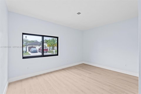 Casa en venta en Hialeah, Florida, 5 dormitorios, 152.17 m2 № 2007667 - foto 24