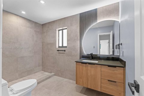 Casa en venta en Hialeah, Florida, 5 dormitorios, 152.17 m2 № 2007667 - foto 19