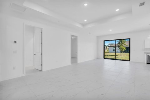 House in Cape Coral, Florida 4 bedrooms, 176.89 sq.m. № 1649720 - photo 6