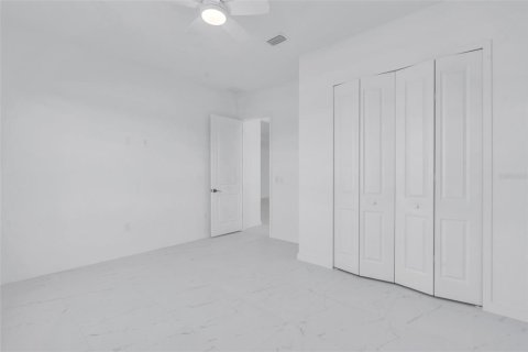 House in Cape Coral, Florida 4 bedrooms, 176.89 sq.m. № 1649720 - photo 26