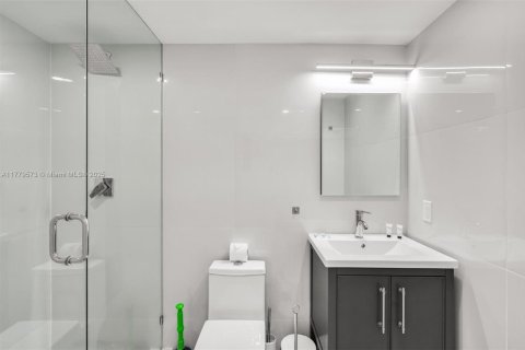 House in Fort Lauderdale, Florida 1 bedroom, 507.06 sq.m. № 1861046 - photo 7