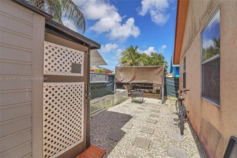 Купить виллу или дом в Майами, Флорида 3 спальни, 97.55м2, № 1830965 - фото 18