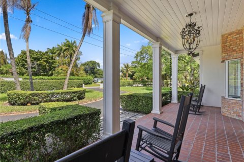 House in Miami, Florida 5 bedrooms, 228.35 sq.m. № 2066137 - photo 7