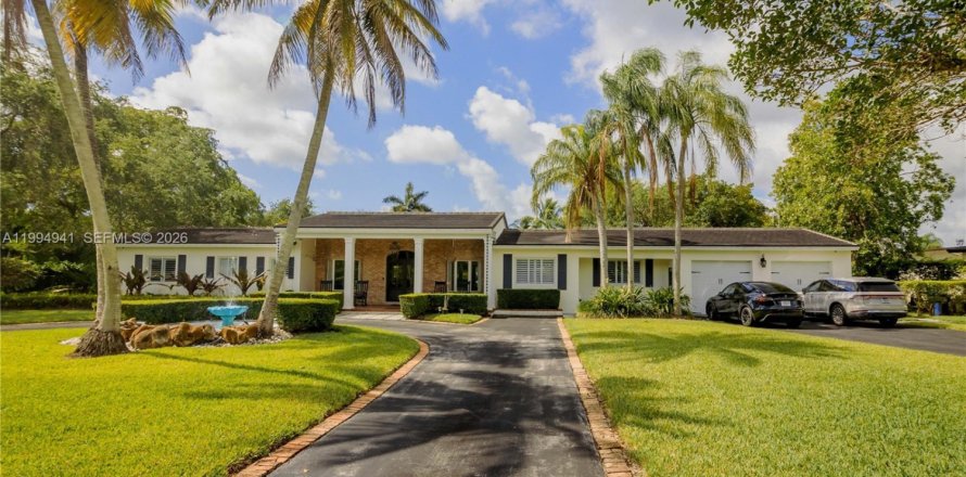 House in Miami, Florida 5 bedrooms, 228.35 sq.m. № 2066137