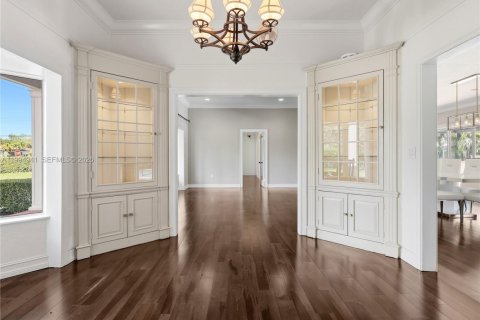 House in Miami, Florida 5 bedrooms, 228.35 sq.m. № 2066137 - photo 9