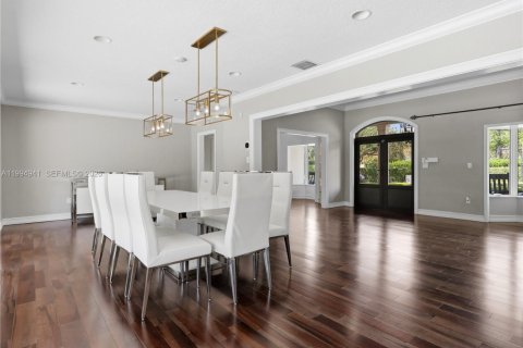 House in Miami, Florida 5 bedrooms, 228.35 sq.m. № 2066137 - photo 13