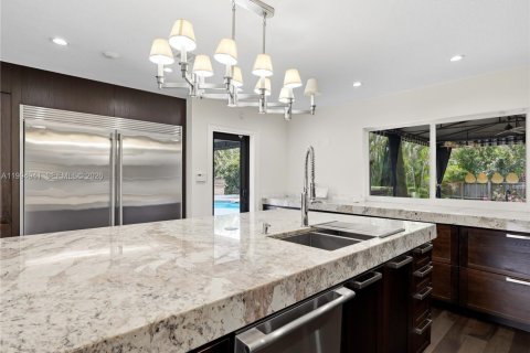 House in Miami, Florida 5 bedrooms, 228.35 sq.m. № 2066137 - photo 21