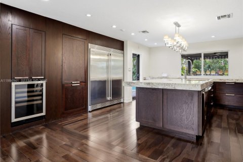 House in Miami, Florida 5 bedrooms, 228.35 sq.m. № 2066137 - photo 17