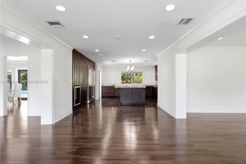 House in Miami, Florida 5 bedrooms, 228.35 sq.m. № 2066137 - photo 16