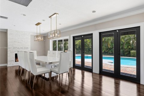 House in Miami, Florida 5 bedrooms, 228.35 sq.m. № 2066137 - photo 15