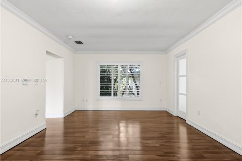 House in Miami, Florida 5 bedrooms, 228.35 sq.m. № 2066137 - photo 30