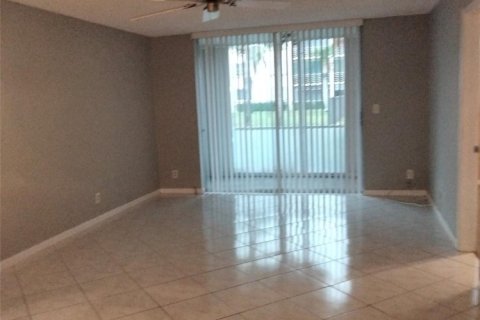 Copropriété à louer à Lighthouse Point, Floride: 2 chambres, 91.42 m2 № 1210416 - photo 1