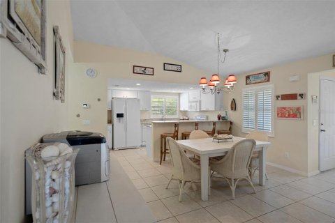 Condo in Crystal River, Florida, 2 bedrooms  № 1638053 - photo 14