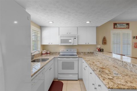 Condo in Crystal River, Florida, 2 bedrooms  № 1638053 - photo 11