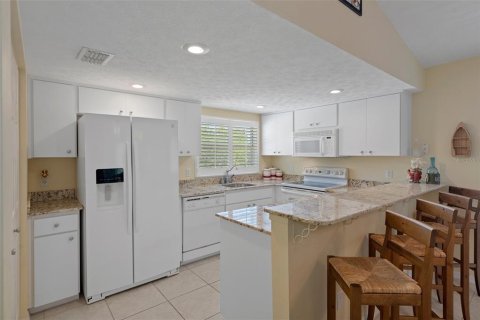 Condo in Crystal River, Florida, 2 bedrooms  № 1638053 - photo 12
