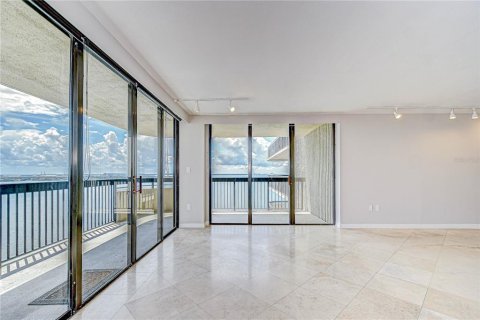 Condo in Tampa, Florida, 2 bedrooms  № 1810800 - photo 15