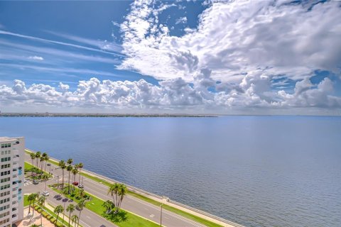 Condo in Tampa, Florida, 2 bedrooms  № 1810800 - photo 28