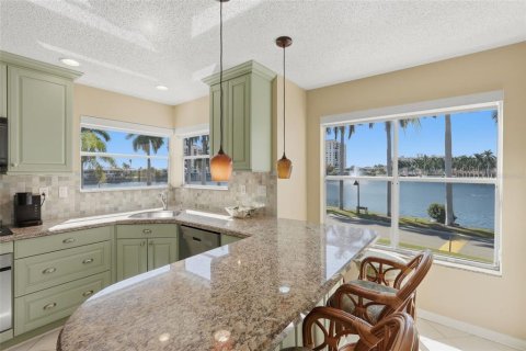 Copropriété à vendre à Saint Petersburg, Floride: 2 chambres, 99.41 m2 № 2432655 - photo 12