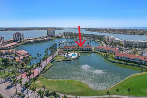 Condo à Saint Petersburg, Floride, 2 chambres  № 2432655