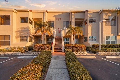 Copropriété à vendre à Saint Petersburg, Floride: 2 chambres, 99.41 m2 № 2432655 - photo 2