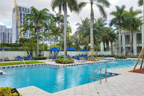 Condo in Doral, Florida, 1 bedroom № 2153778 - photo 18
