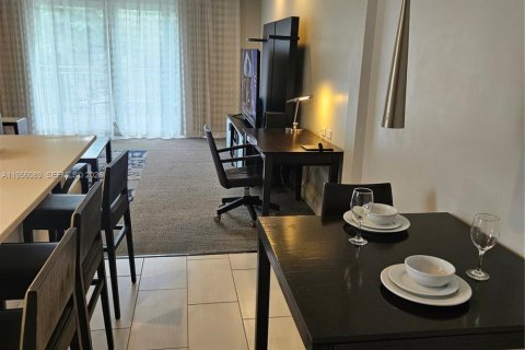 Condo in Doral, Florida, 1 bedroom № 2153778 - photo 8