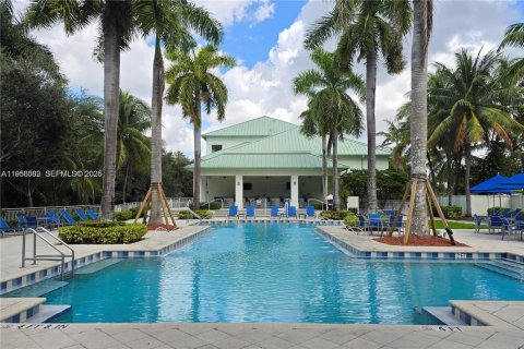 Condo in Doral, Florida, 1 bedroom № 2153778 - photo 17