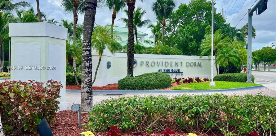 Condo in Doral, Florida, 1 bedroom № 2153778