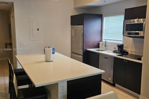 Condo in Doral, Florida, 1 bedroom № 2153778 - photo 7