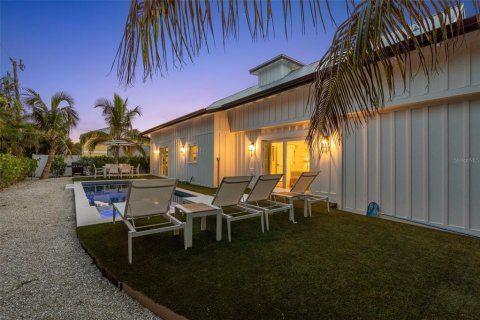 House in Holmes Beach, Florida 4 bedrooms, 202.99 sq.m. № 2125629 - photo 13