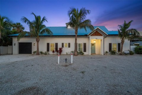 House in Holmes Beach, Florida 4 bedrooms, 202.99 sq.m. № 2125629