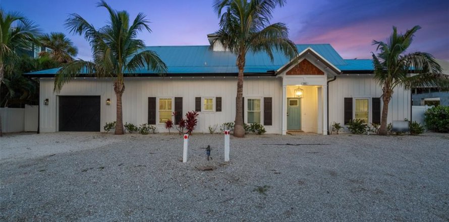 House in Holmes Beach, Florida 4 bedrooms, 202.99 sq.m. № 2125629