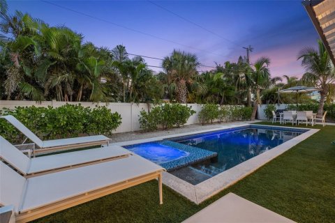 House in Holmes Beach, Florida 4 bedrooms, 202.99 sq.m. № 2125629 - photo 10