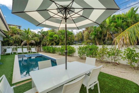 House in Holmes Beach, Florida 4 bedrooms, 202.99 sq.m. № 2125629 - photo 29