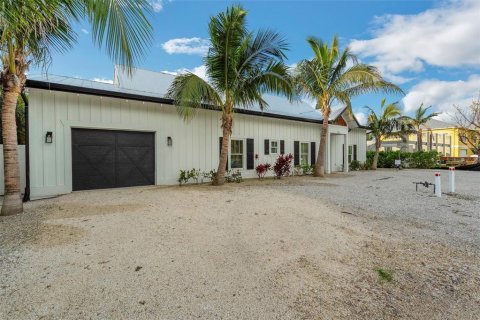 House in Holmes Beach, Florida 4 bedrooms, 202.99 sq.m. № 2125629 - photo 25