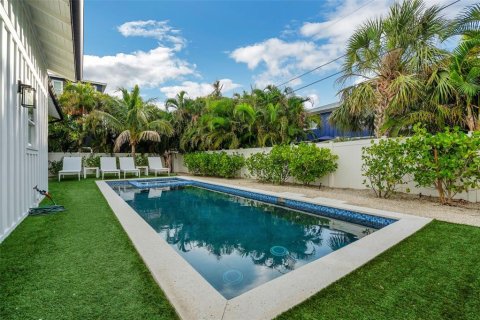 House in Holmes Beach, Florida 4 bedrooms, 202.99 sq.m. № 2125629 - photo 30
