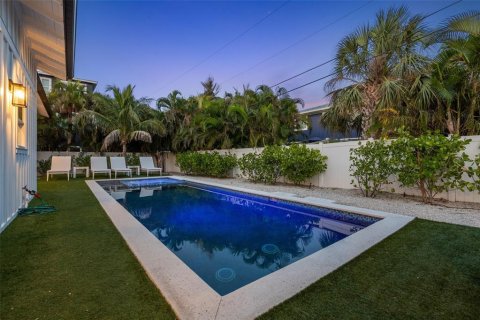 House in Holmes Beach, Florida 4 bedrooms, 202.99 sq.m. № 2125629 - photo 9