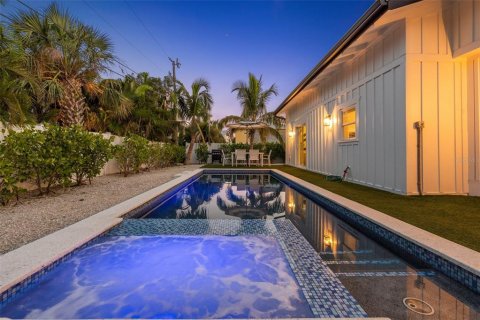 House in Holmes Beach, Florida 4 bedrooms, 202.99 sq.m. № 2125629 - photo 14