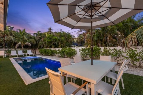 House in Holmes Beach, Florida 4 bedrooms, 202.99 sq.m. № 2125629 - photo 8
