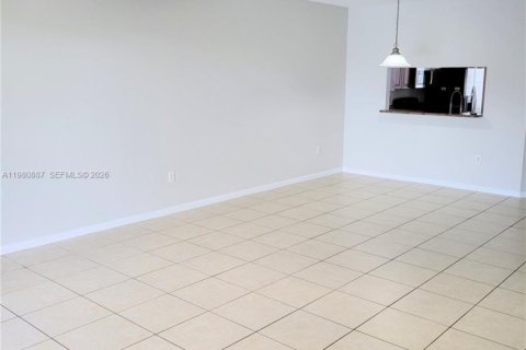Touwnhouse à vendre à Miramar, Floride: 3 chambres, 121.33 m2 № 2090758 - photo 2